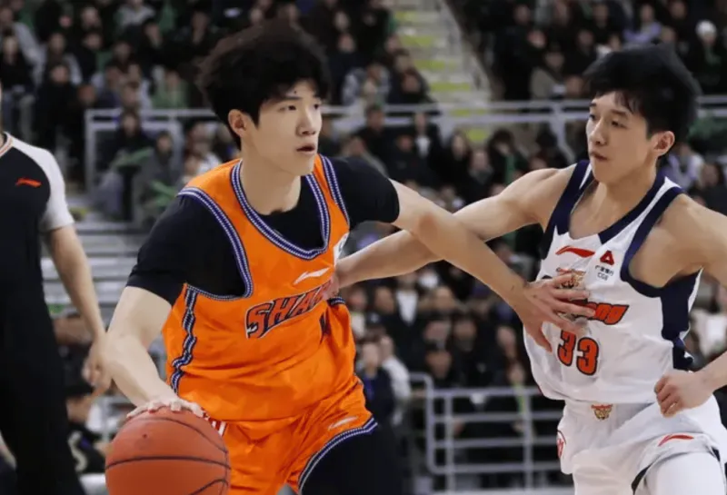 KAIYUN应用-偰李永炜出战34分钟，三分7中3得到9分3篮板9助攻1抢断